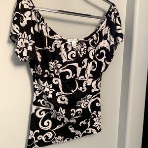 Off shoulders blouse